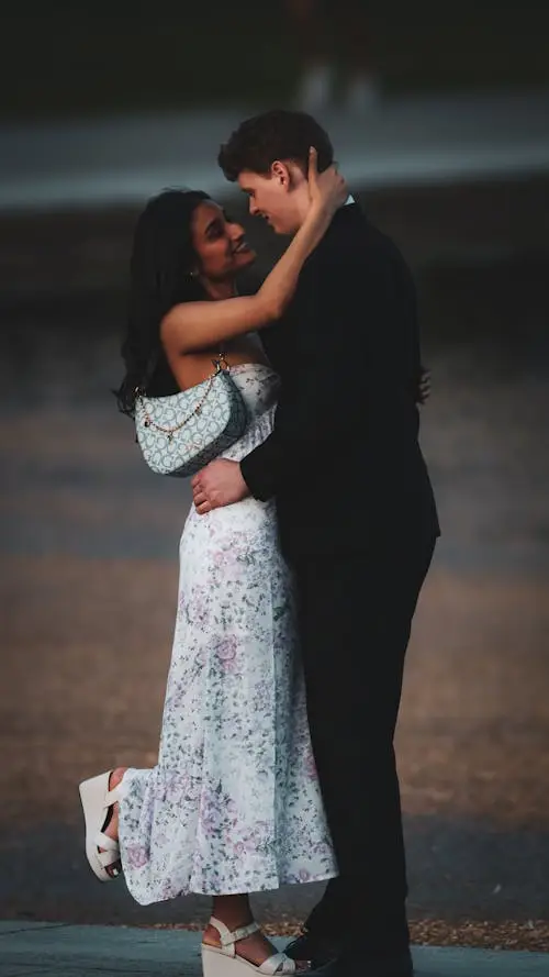 cute-couple-dp