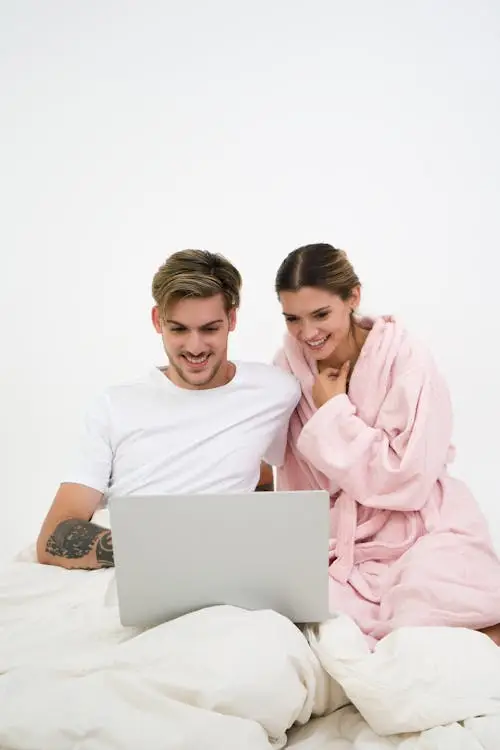 cute-couple-dp