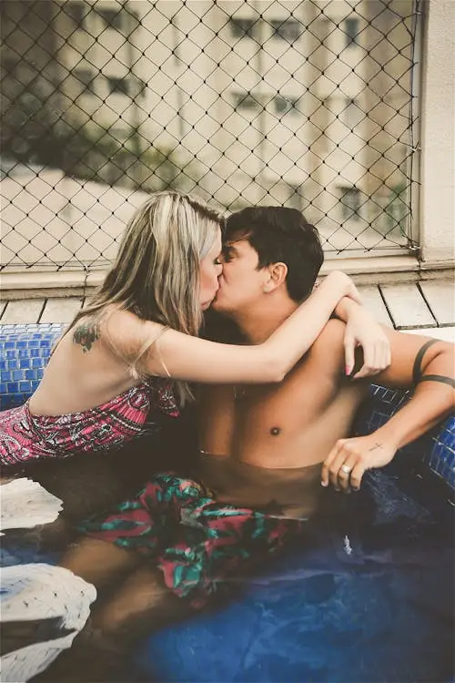 cute-couple-dp