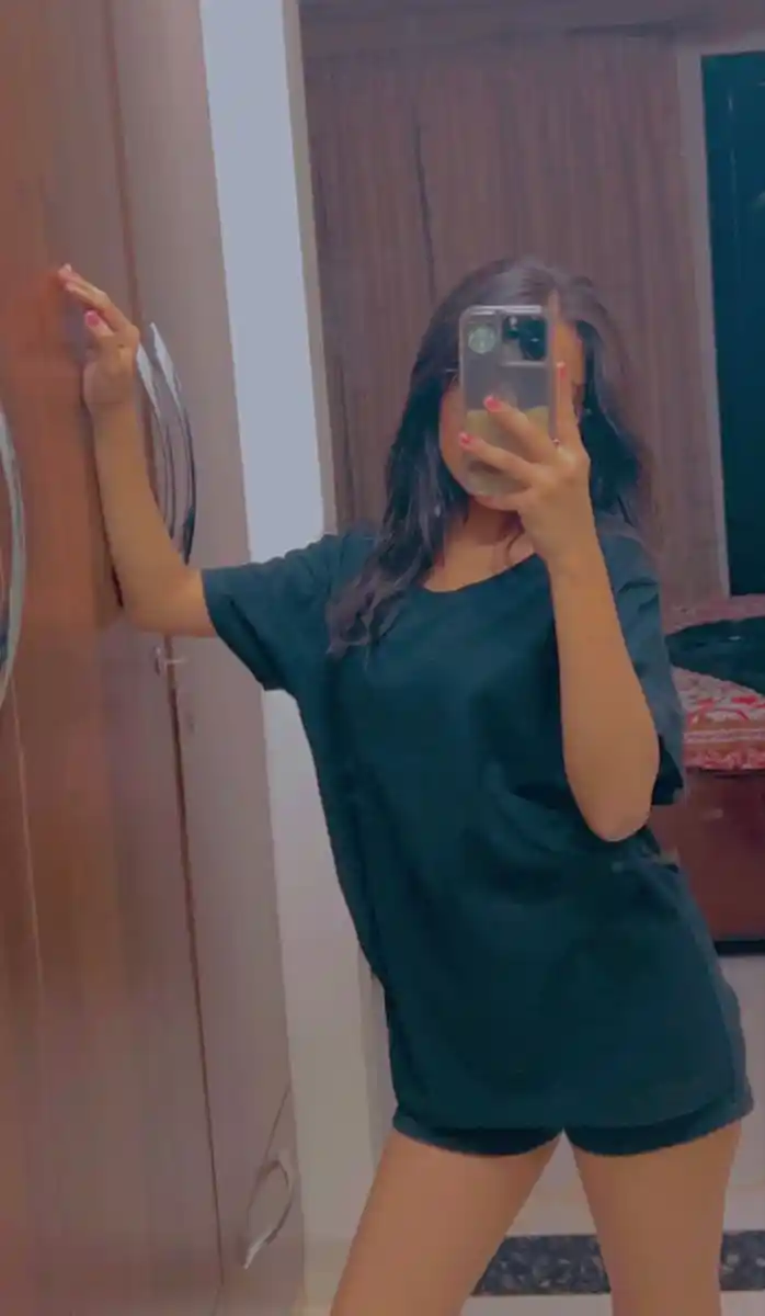 girls-hide-face-pic