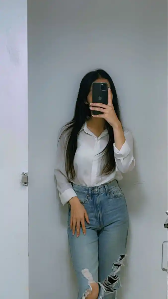 girls-hide-face-pic