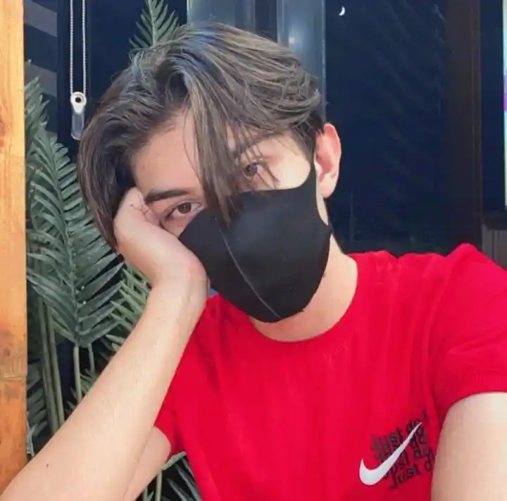 iphone-boys-dp