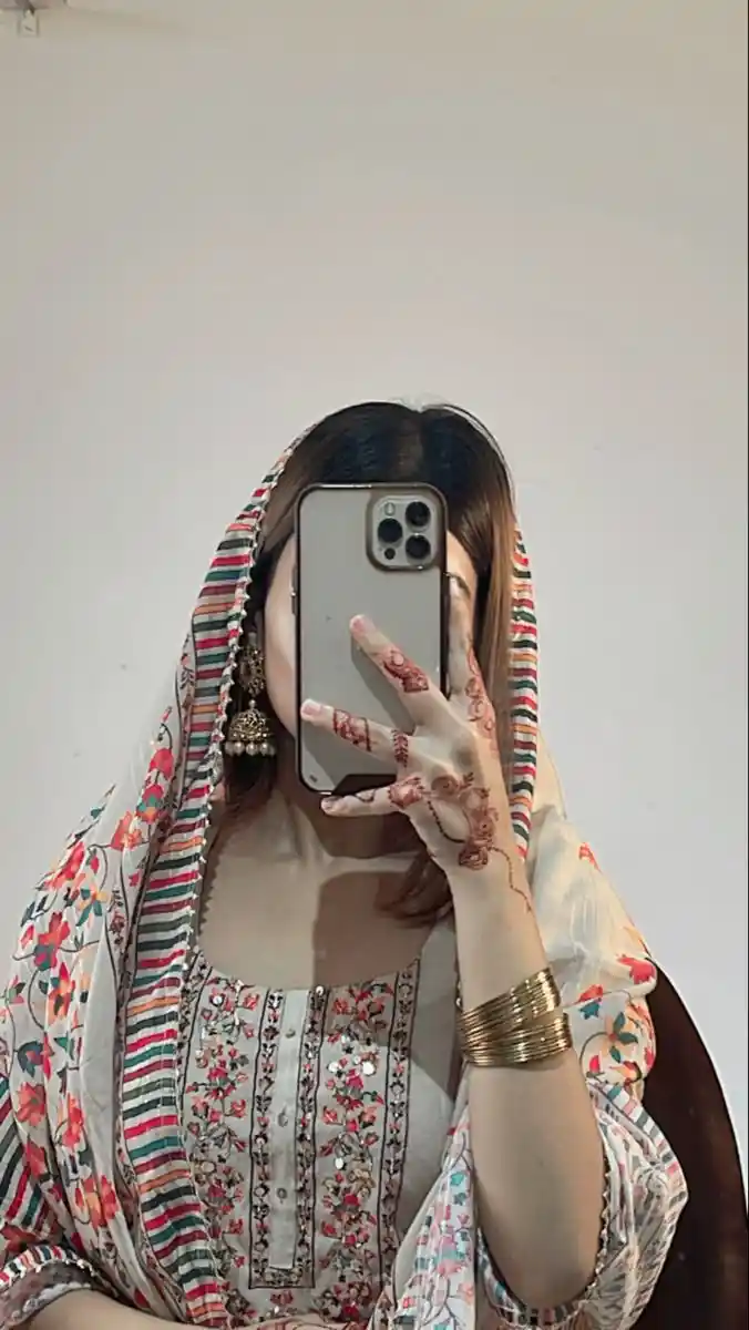 iphone-girls-dp