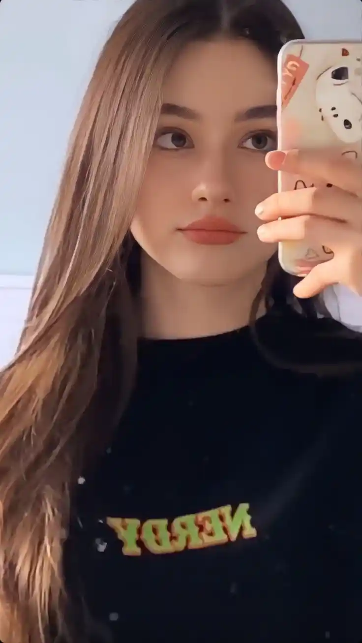 iphone-girls-dp