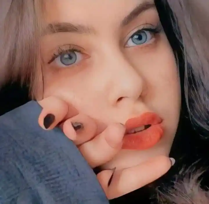 iphone-girls-dp