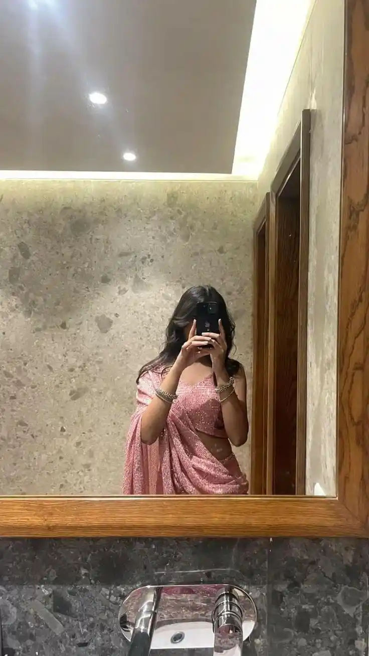mirror-hijab-girl-dp