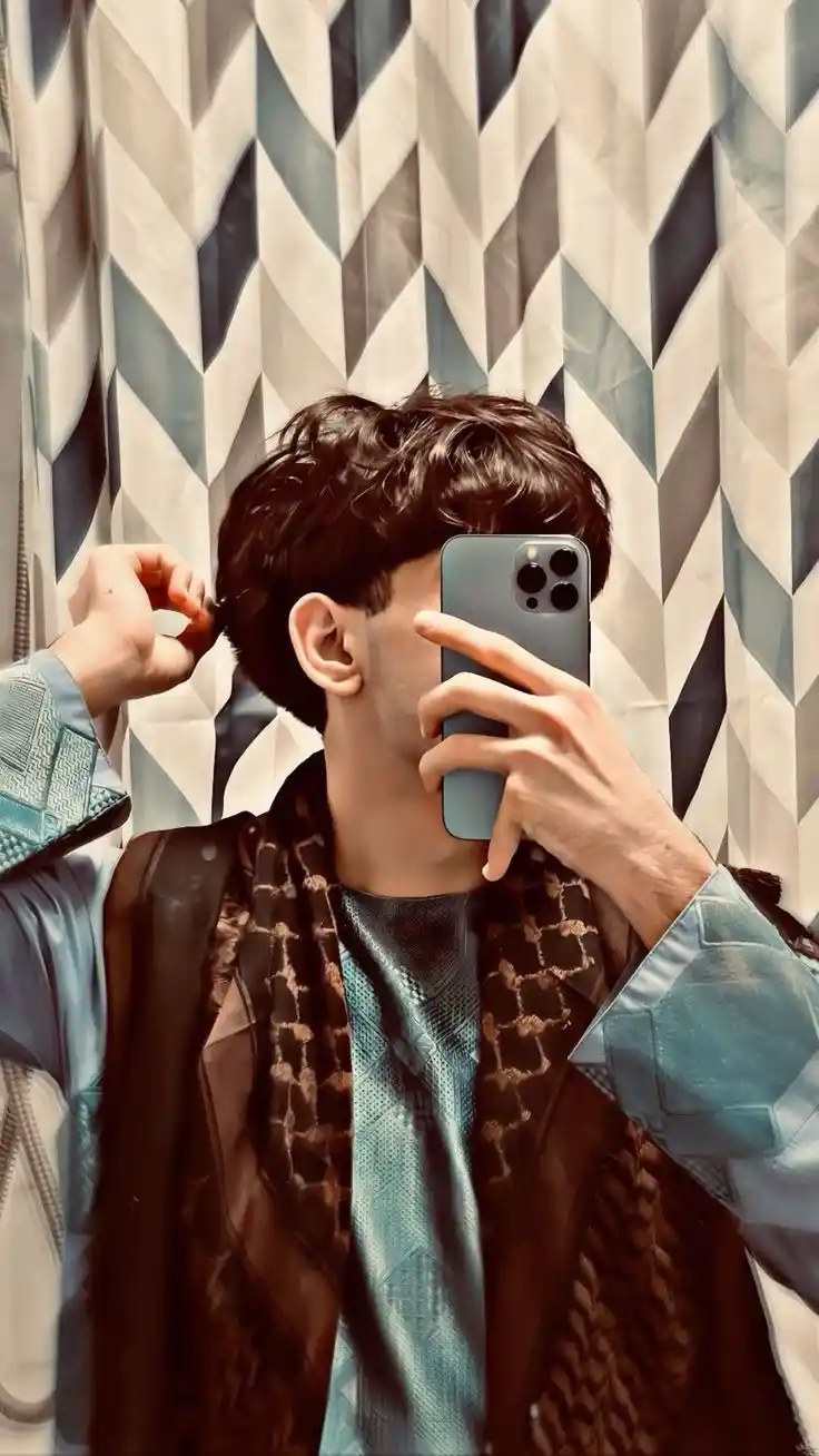 mirror-iphone-selfie-boys-dp